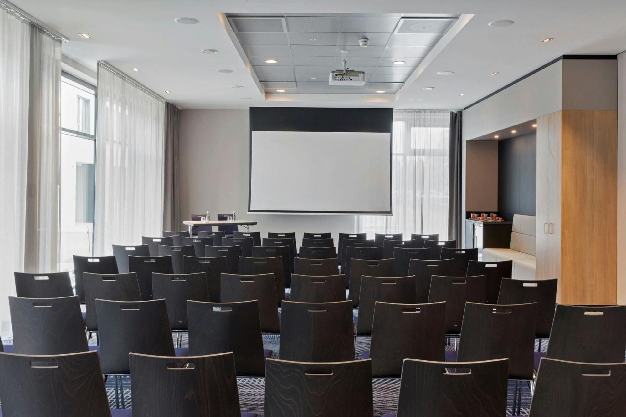 Hotel Courtyard By Marriott Oberpfaffenhofen Munich South Gilching