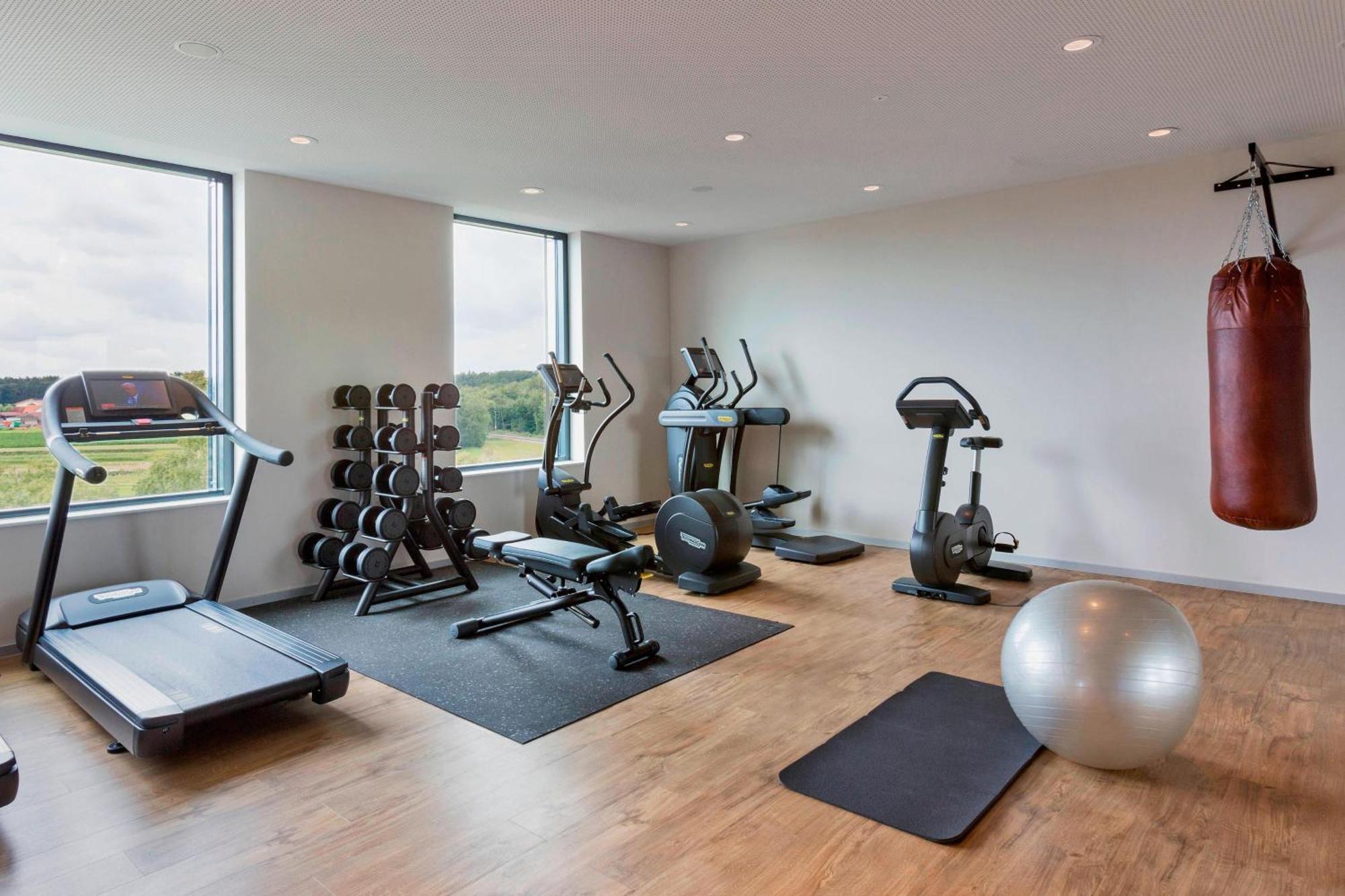 Отель Courtyard By Marriott Oberpfaffenhofen Munich South