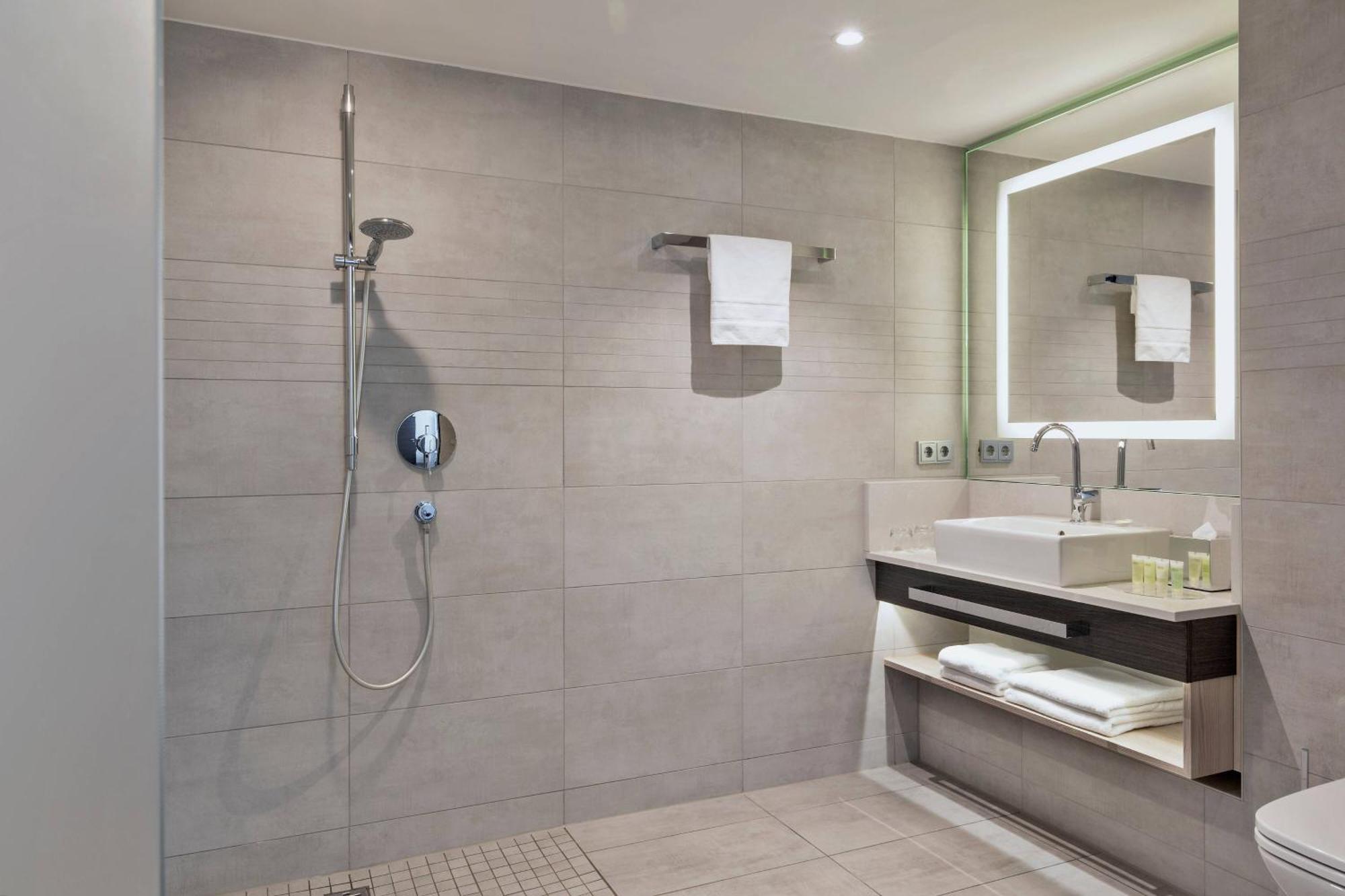 Courtyard By Marriott Oberpfaffenhofen Munich South Hotel 4*