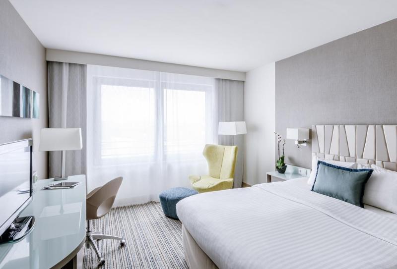 Отель Courtyard By Marriott Oberpfaffenhofen Munich South